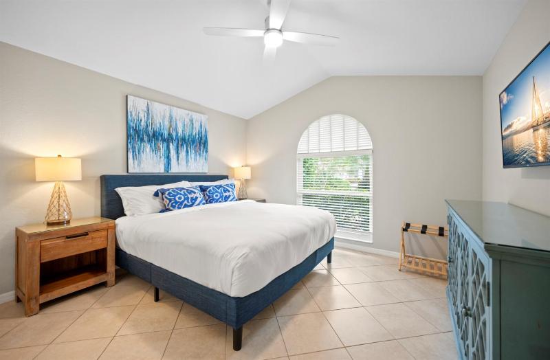 Tivoli Serenity-Salt Pool Water View & King Beds! - image 40