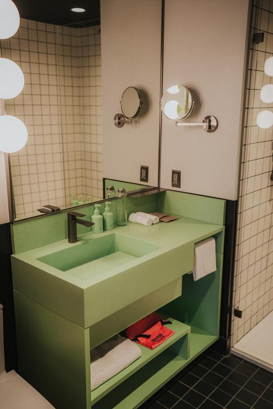 Recess Hotel & Club Savannah - image 7