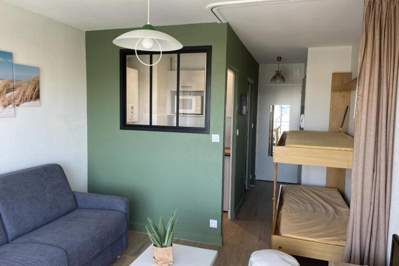 Pretty and bright studio with view on the harbor - image 6
