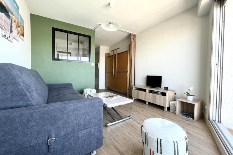 Pretty and bright studio with view on the harbor - image 14