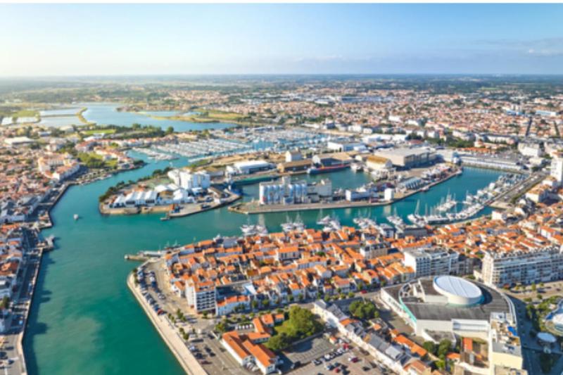 Pretty and bright studio with view on the harbor - image 16