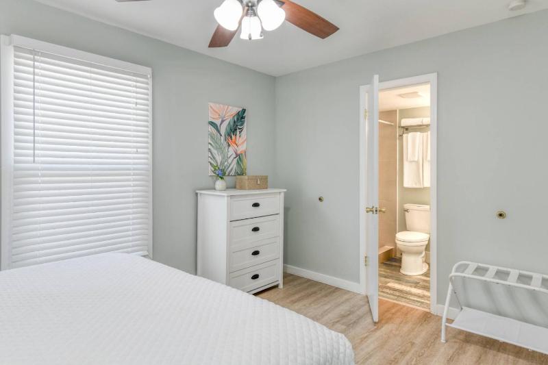 Seascape Family Beach Retreat - image 10