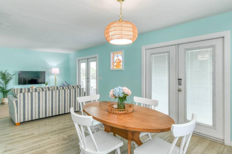 Seascape Family Beach Retreat - image 12