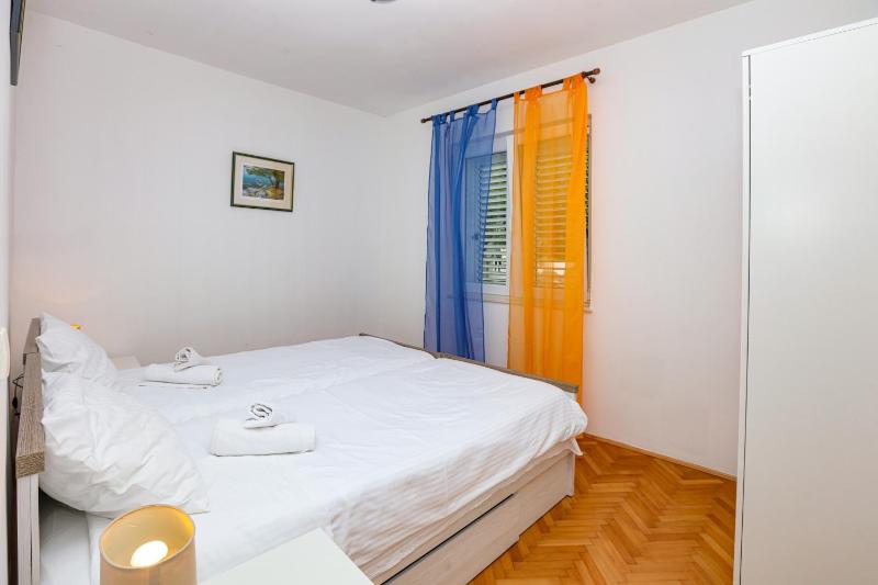 Apartments by the sea Primosten - 25265 - image 13