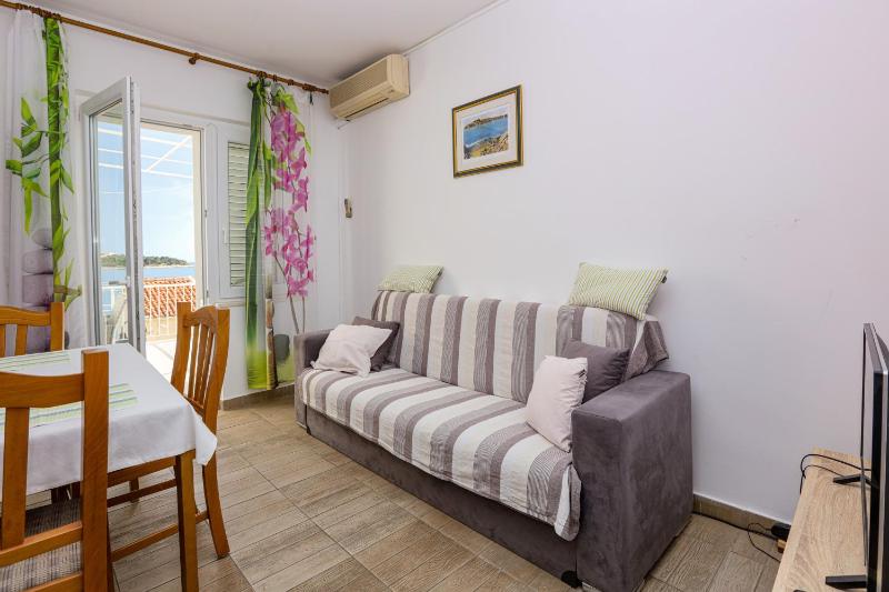 Apartments by the sea Primosten - 25265 - image 18