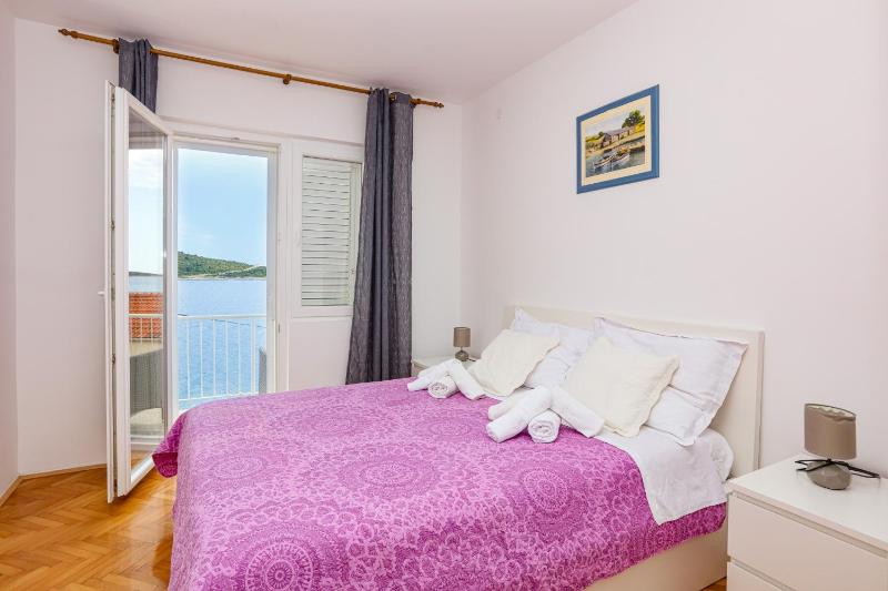Apartments by the sea Primosten - 25265 - image 7