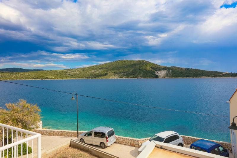 Apartments by the sea Primosten - 25265 - image 8