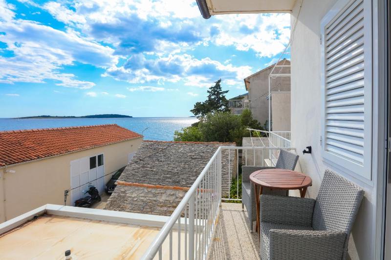 Apartments by the sea Primosten - 25265 - image 6