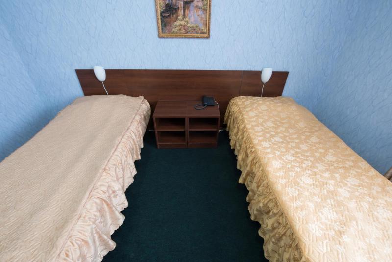 Twin Room with Shower image 3