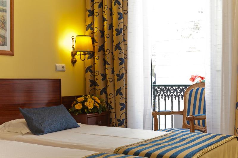 Double or Twin Room image 2