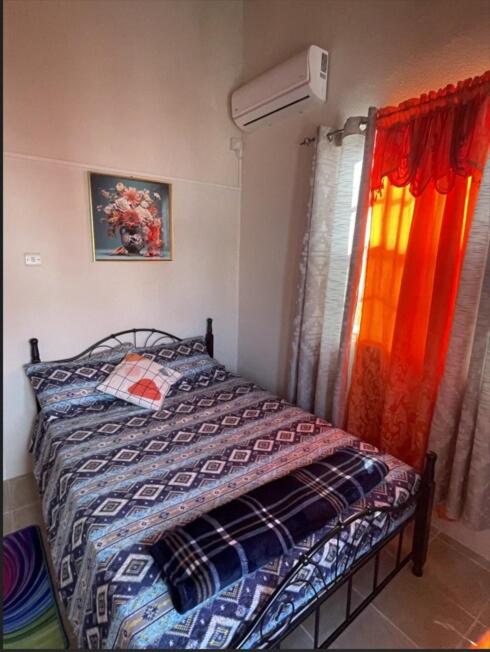 ROANA APTS 2 Bedroom Upstairs Apt Centrally located with Air Condition - image 7