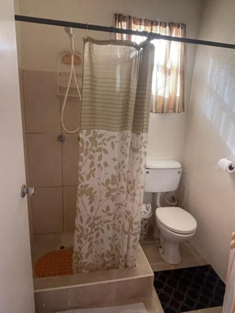 ROANA APTS 2 Bedroom Upstairs Apt Centrally located with Air Condition - image 8