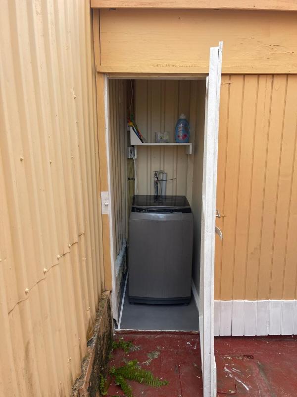 ROANA APTS 2 Bedroom Upstairs Apt Centrally located with Air Condition - image 11