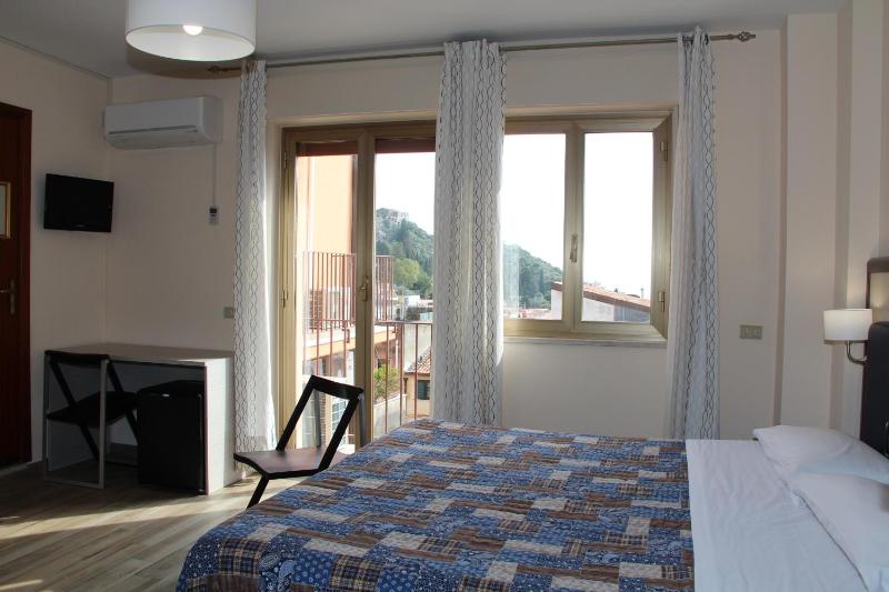 Double or Twin Room with Sea View image 3