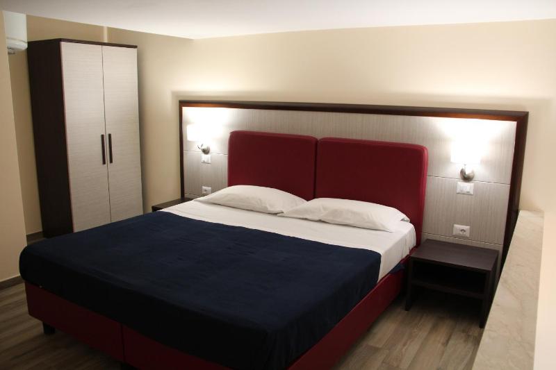 Quadruple Room image 4