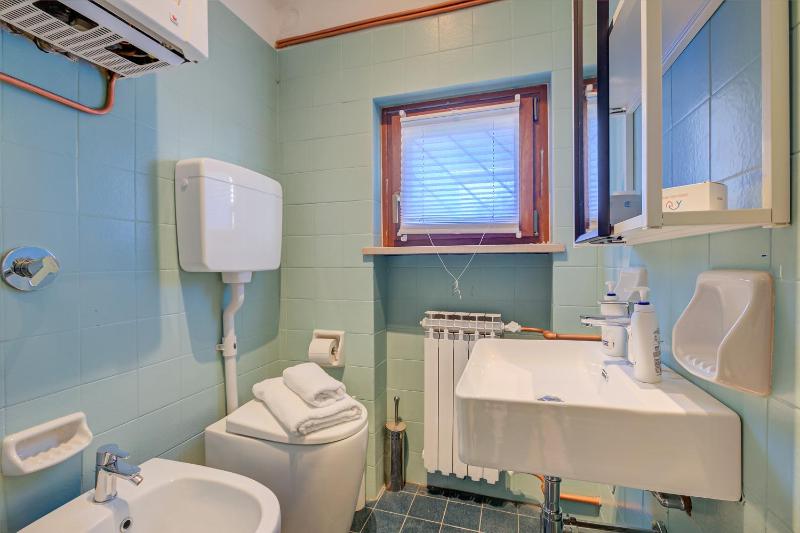 Missy Apartment Peschiera del Garda Studio w/ Parking - Happy Rentals - image 6