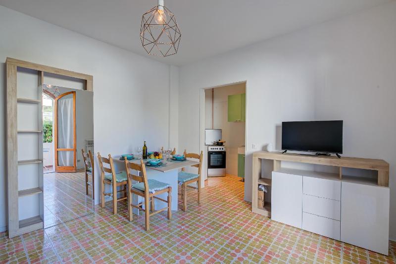 Missy Apartment Peschiera del Garda Studio w/ Parking - Happy Rentals - image 23