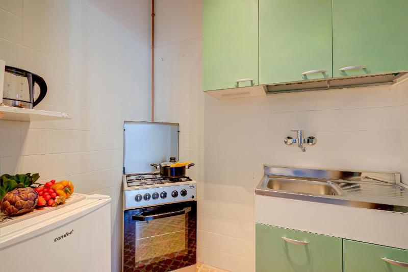 Missy Apartment Peschiera del Garda Studio w/ Parking - Happy Rentals - image 19