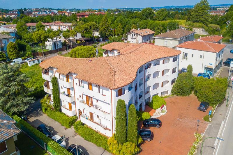 Missy Apartment Peschiera del Garda Studio w/ Parking - Happy Rentals - image 5