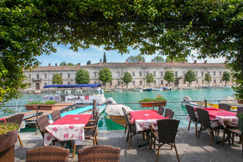 Missy Apartment Peschiera del Garda Studio w/ Parking - Happy Rentals - image 8