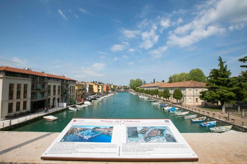 Missy Apartment Peschiera del Garda Studio w/ Parking - Happy Rentals - image 21
