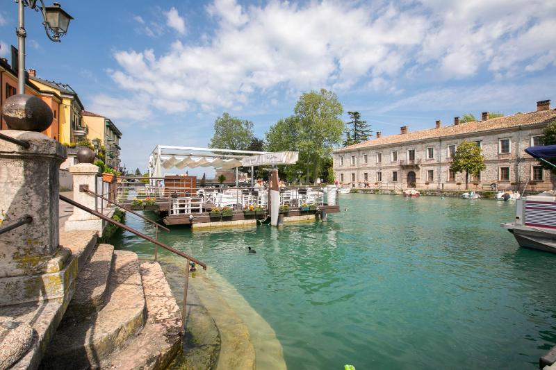 Missy Apartment Peschiera del Garda Studio w/ Parking - Happy Rentals - image 11