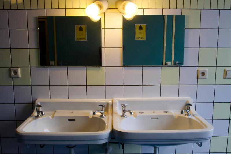 Bed in 6-Bed Mixed Dormitory Room image 1