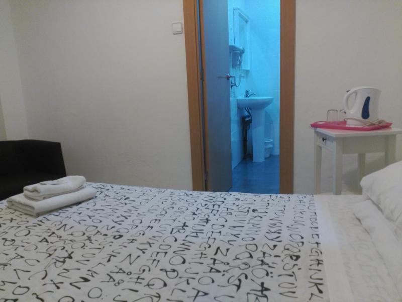 Double or Twin Room with Private Bathroom image 2