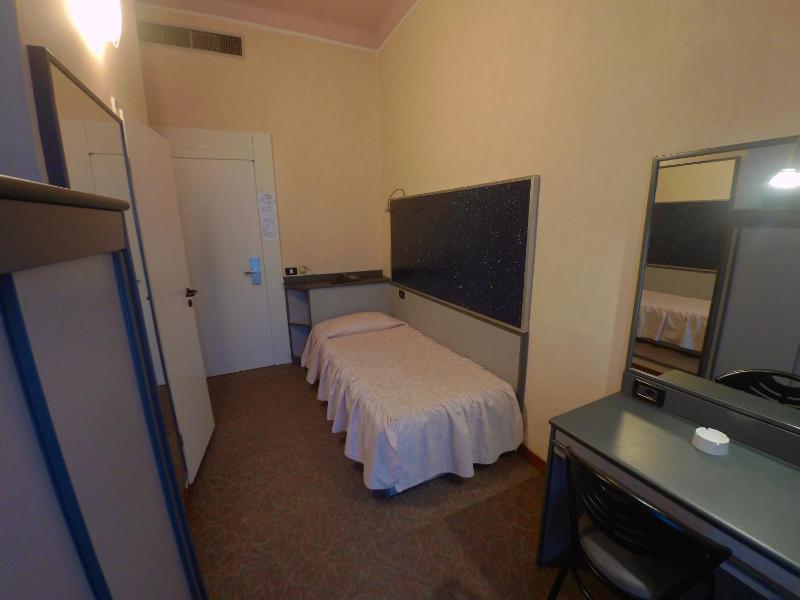 Economy Single Room image 3