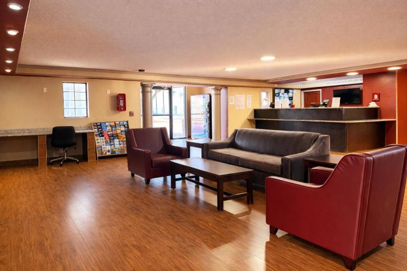 Red Roof Inn & Suites Houston - Hobby Airport - image 29
