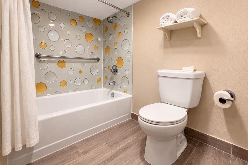 Red Roof Inn & Suites Houston - Hobby Airport - image 42