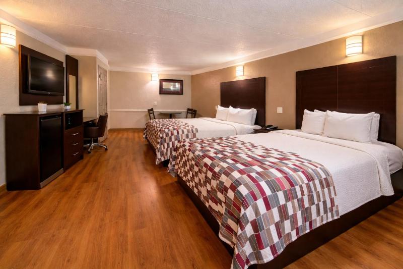 Red Roof Inn & Suites Houston - Hobby Airport - image 12