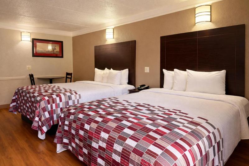 Red Roof Inn & Suites Houston - Hobby Airport - image 3