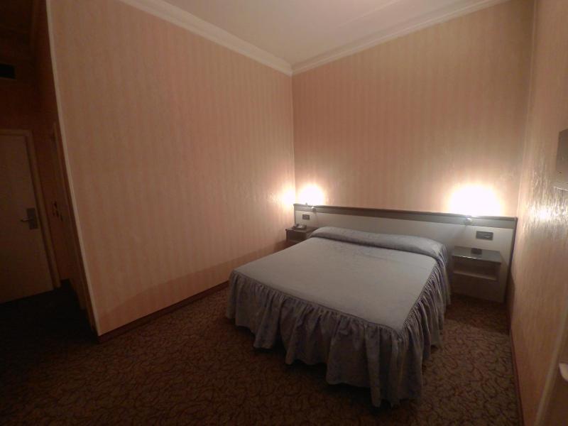 Double Room image 4