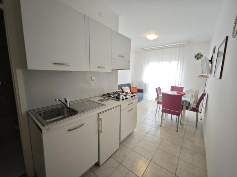 Central flat just 200m from the beach - image 20