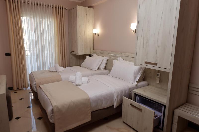 Twin Room with Balcony image 3