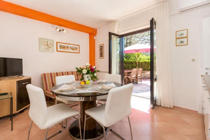 Marisa Olive Grove Apartments - image 28