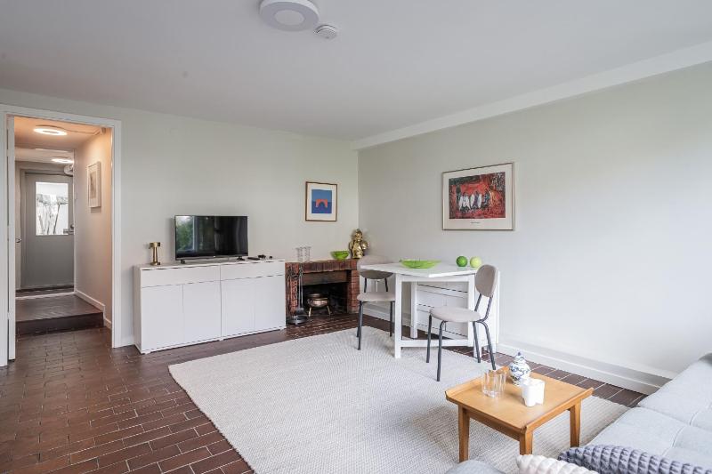 Local 1BR Townhouse Stay in Orgryte - Near Central Gothenburg - image 3