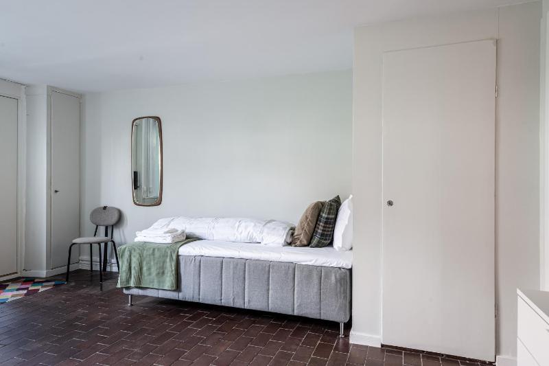 Local 1BR Townhouse Stay in Orgryte - Near Central Gothenburg - image 8