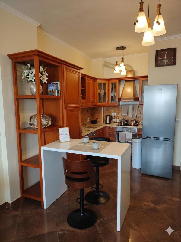 Sea view Apartment by promenade - image 3