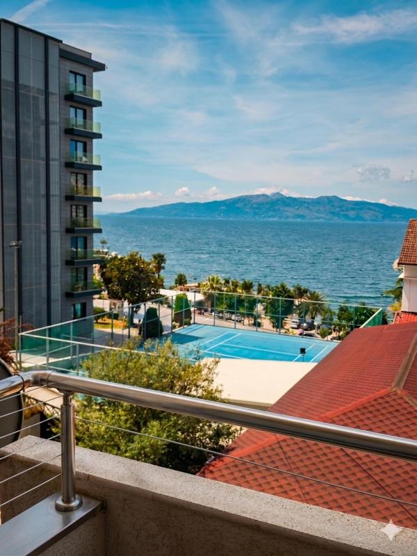 Sea view Apartment by promenade - image 9