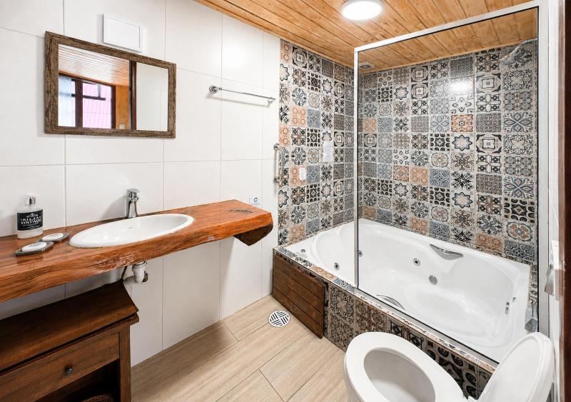 Villa Vintage Campos - Piscina e opções de suites com hidromassagem - image 21
