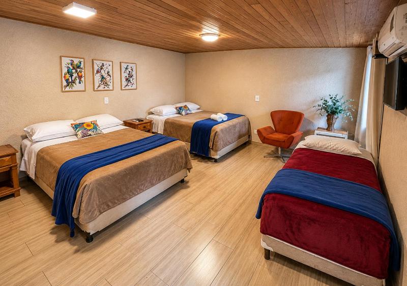 Villa Vintage Campos - Piscina e opções de suites com hidromassagem - image 19