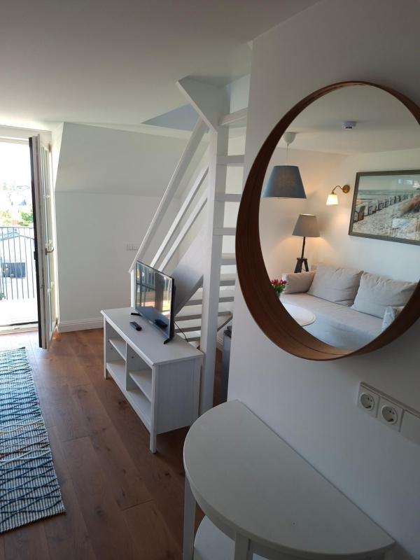 Holiday House Apartments - image 14