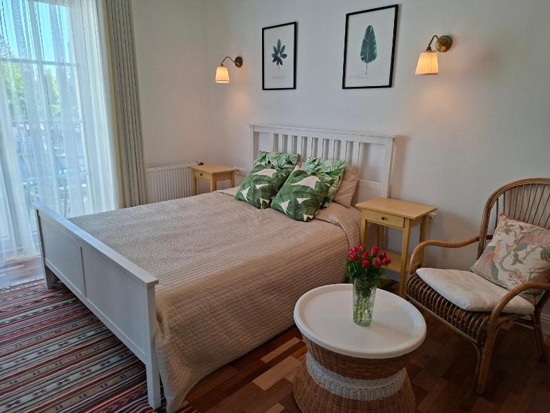 Holiday House Apartments - image 10