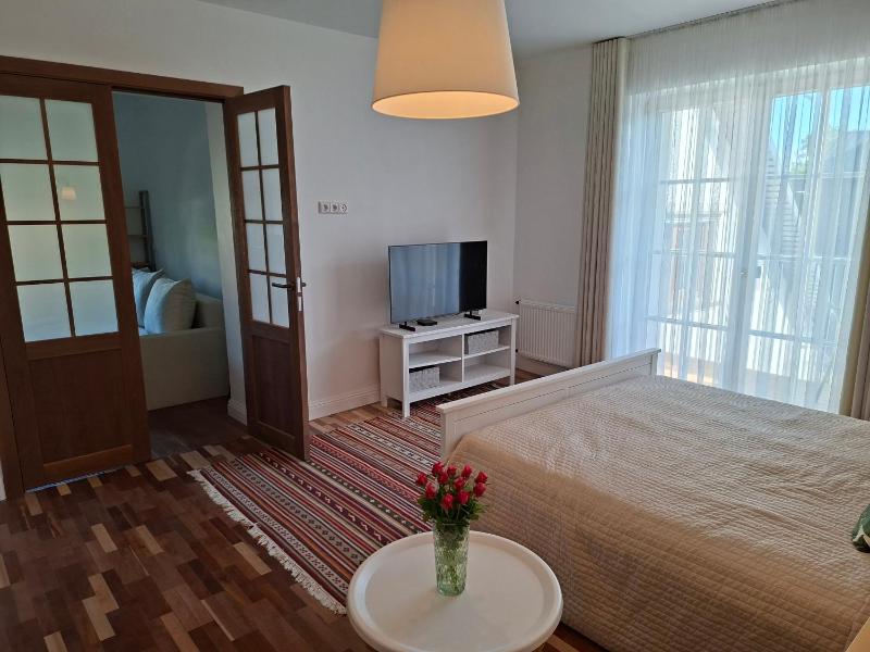 Holiday House Apartments - image 18