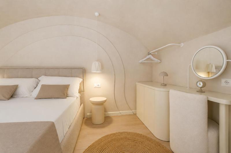 Sant rooms by BRAD Santorini Resort - image 2