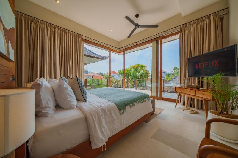 Eko Villa Seminyak - Tropical Villa Walk to Beach - image 12