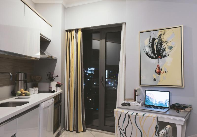 Standard Suite with City View image 2