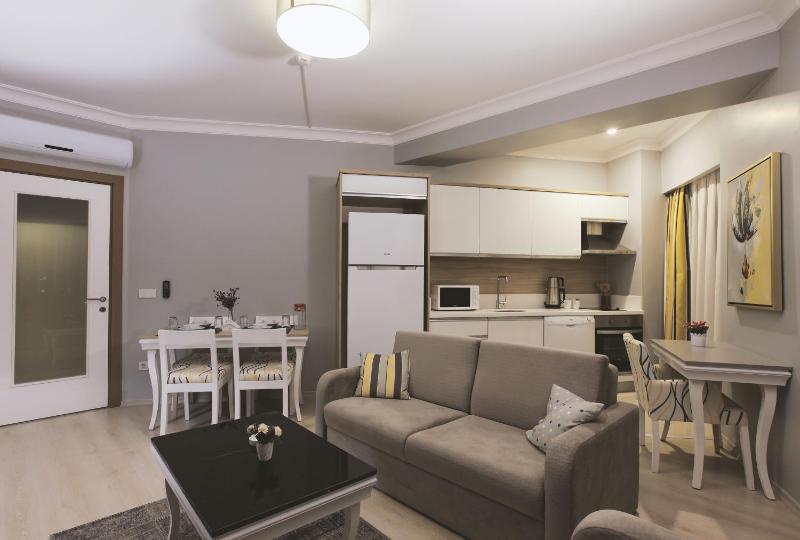 Standard Suite with City View image 4